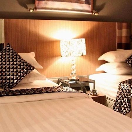 Arenaa Deluxe Hotel Malacca Szoba fotó